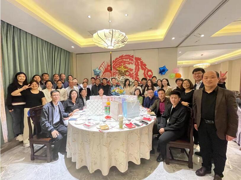 河北乾骥律师事务所为律师举办生日聚会